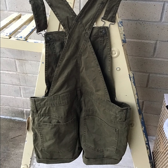 Hunter Green Overall Shorts - Picture 3 of 3